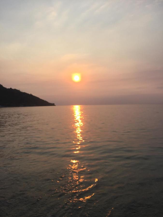פוארטו גאלרה Riverside At Aninuan Accommodation And Food מראה חיצוני תמונה