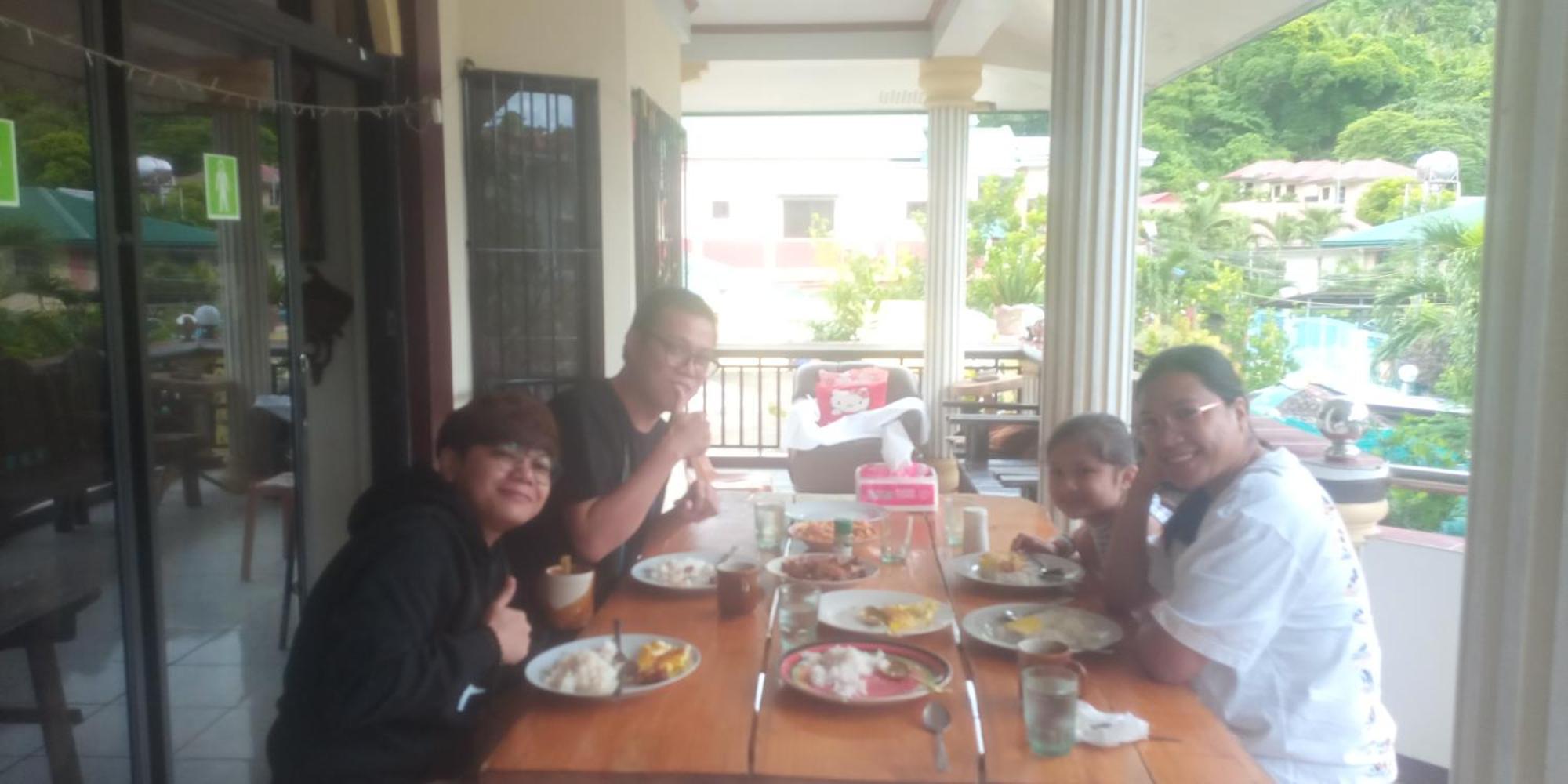 פוארטו גאלרה Riverside At Aninuan Accommodation And Food מראה חיצוני תמונה