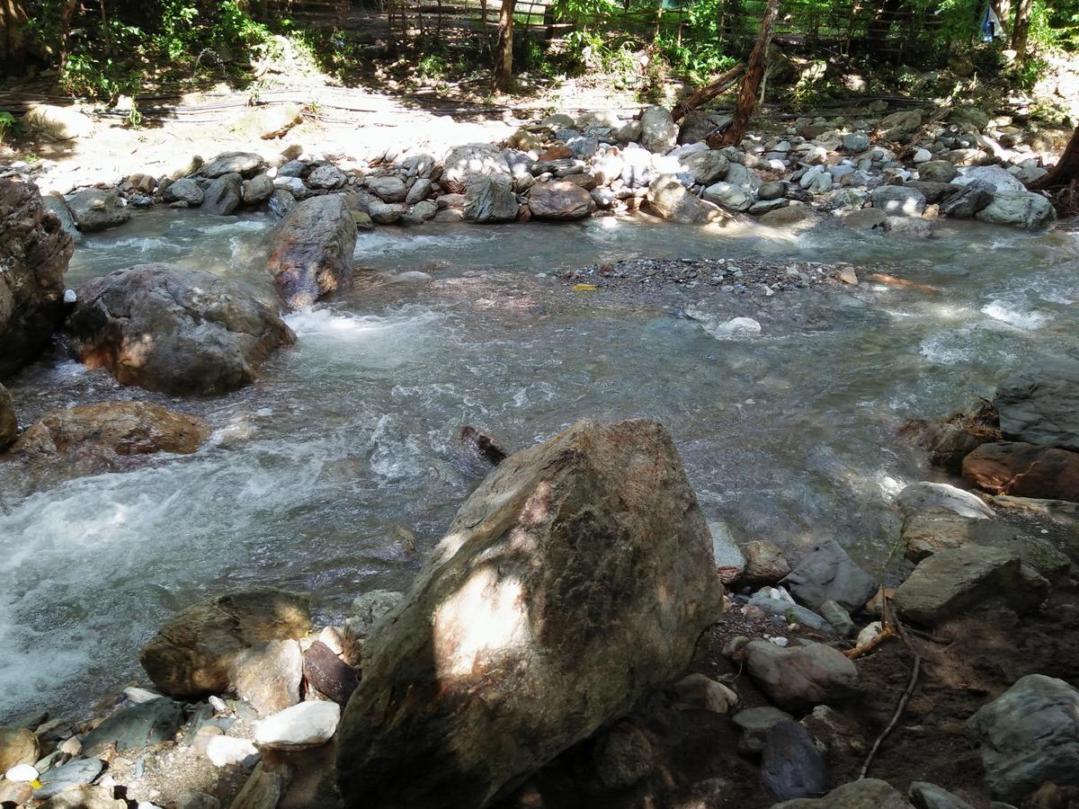 פוארטו גאלרה Riverside At Aninuan Accommodation And Food מראה חיצוני תמונה